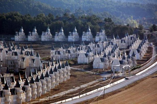 Mudurnu'daki 'şato' villaları yapan şirkete mühlet kararı uzatıldı