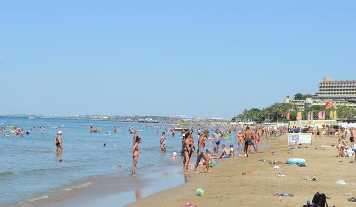 Side sahilleri turistlere kaldı