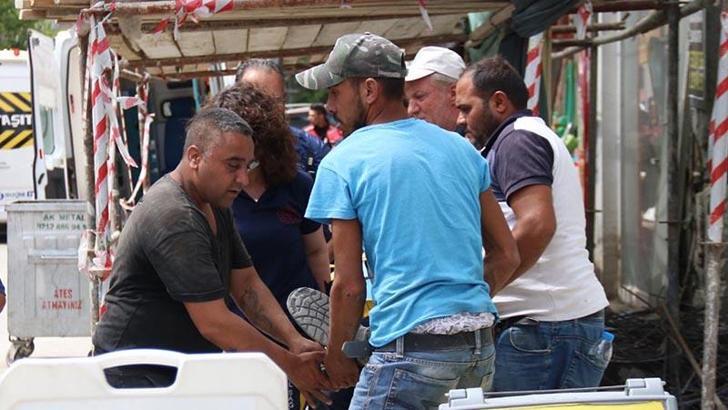 Boş binanın yıkımı sırasında üzerine kolon devrildi