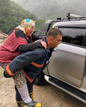 Ordu'da dere taştı; 2 iş yerini ve 10 evi su bastı (5)