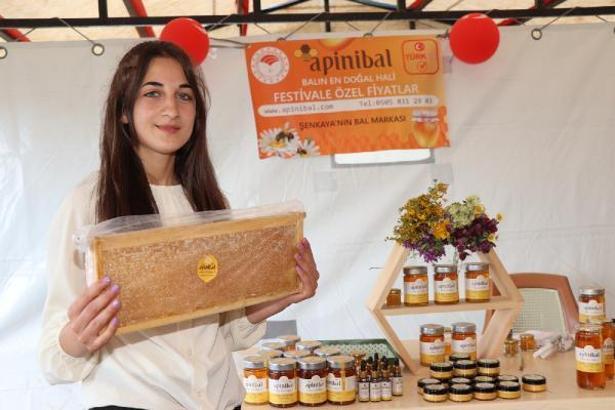 Festivalde bal güzeli seçildi