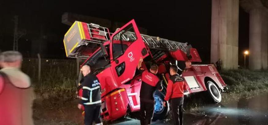 Ordu’da görevden dönen itfaiye aracı yan yattı