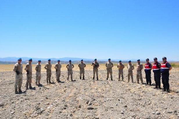 Kuruyan Marmara Gölü arazisini korumak için komandolar nöbete başladı