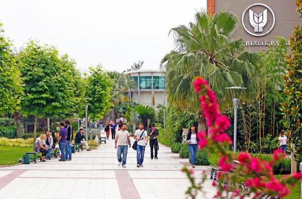 Yaşar Üniversitesi ilk 10'da