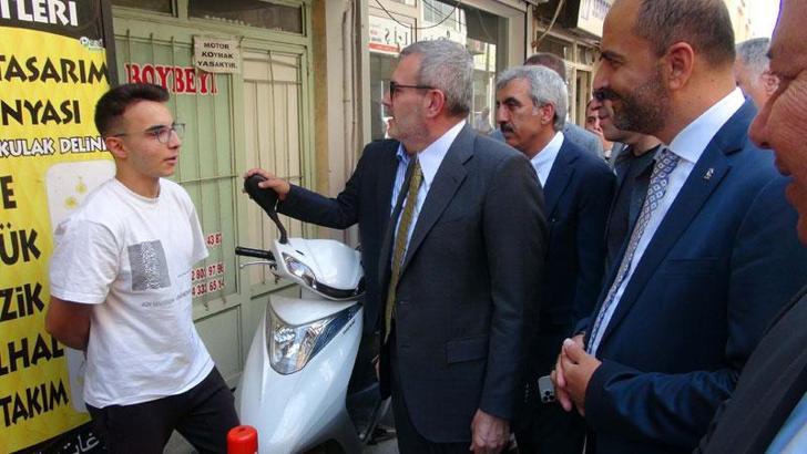 AK Parti'li Mahir Ünal, Kilis'te esnafı ziyaret etti