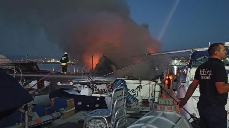 Tekirdağ'da yat limanında tekne yandı