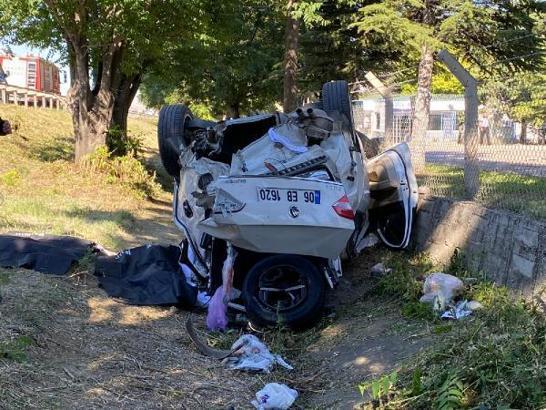 Otomobil şarampole devrildi; anne- kız öldü, 4 yaralı