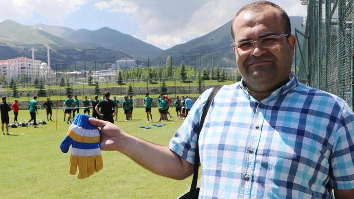 Keleş'e 22 yıllık eldiven sürprizi