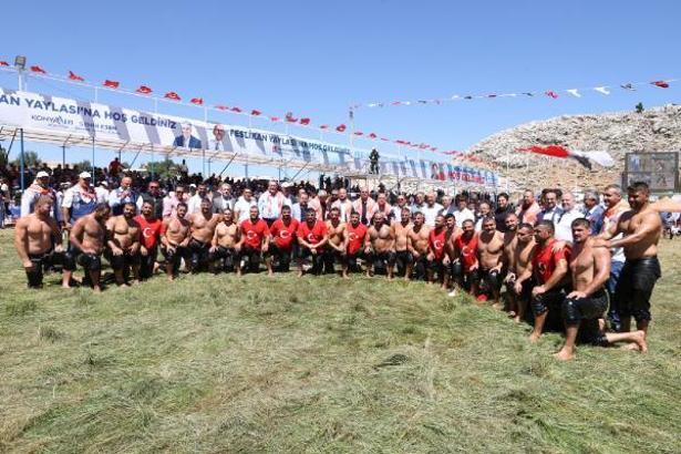 Feslikan'da Başpehlivan Yusuf Can Zeybek