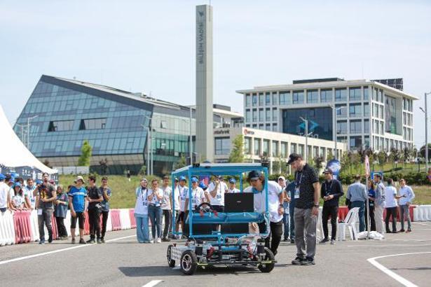 Bilişim Vadisi'nde Binek Otonom Araç Yarışmasını izlemeye Bakan Varank katılacak