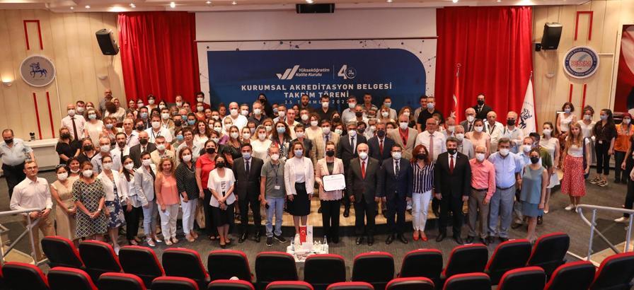 DEÜ, kurumsal akreditasyon belgesine kavuÅŸtu