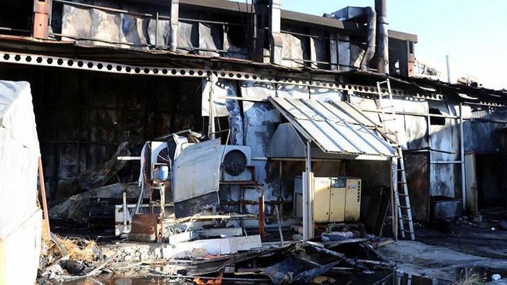 Sucuk imalatı yapılan fabrikada çıkan yangın söndürüldü