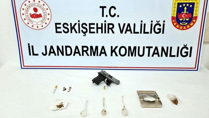 Ormandaki araçta 'Tetik' ile aramada uyuşturucu bulundu