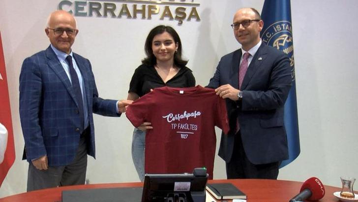 YKS birincisi yağmur Cerrahpaşa Tıp Fakültesi'ni gezdi