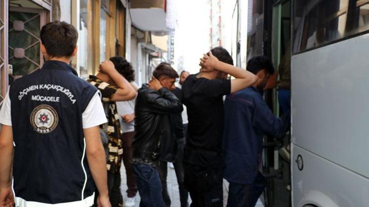 Van'da apartmanda 1'i çocuk 16 kaçak göçmen yakalandı