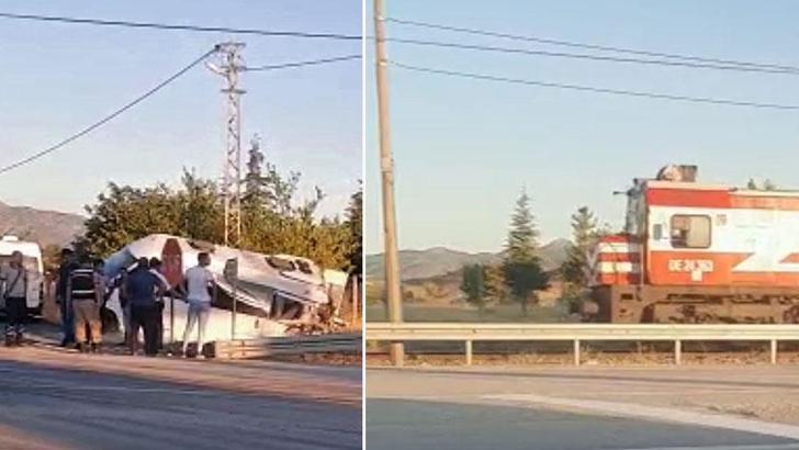 Elazığ’da yük treni hemzemin geçitte minibüse çarptı