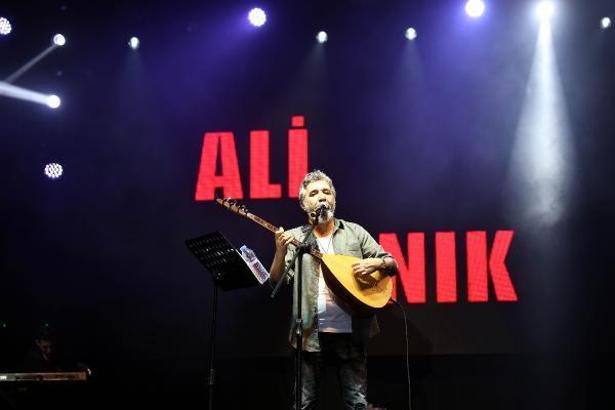 Ali Kınık, Elbistan Festivali'nde sahne aldı