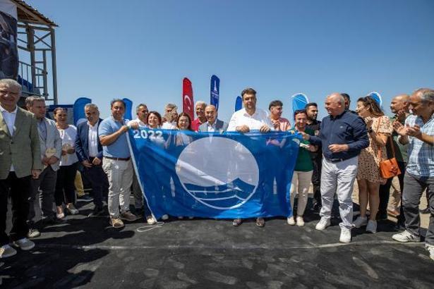 Akarca Plajı mavi bayrağını geri aldı