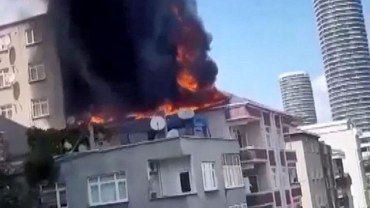 Küçükçekmece'de 4 katlı binada yangın