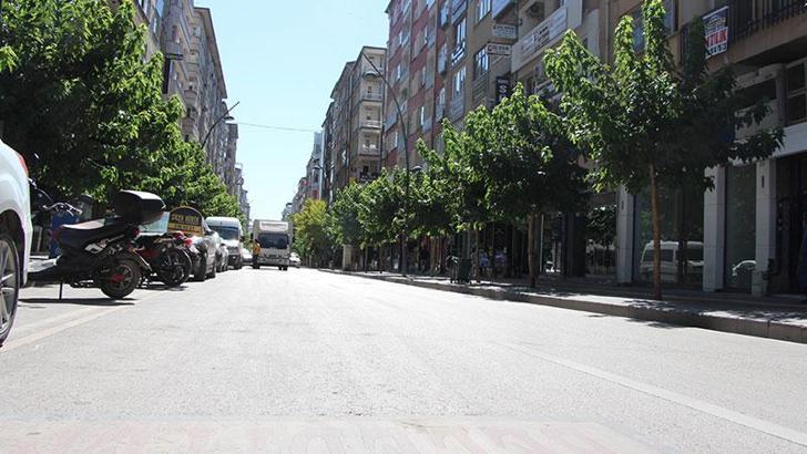 Elazığ'da hava sıcaklığı 39 dereceyi gördü, cadde ve sokaklar boş kaldı
