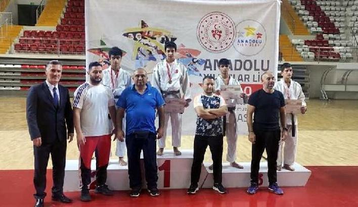 Judoda Yunusemre Belediyesi fırtınası