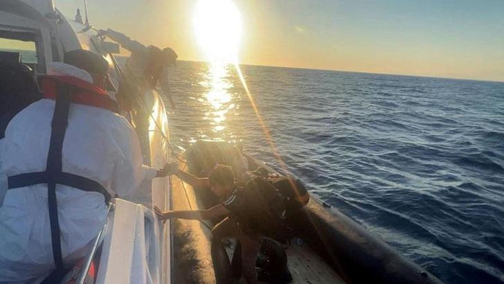 Yunanistan'ın geri ittiği 21 göçmen kurtarıldı