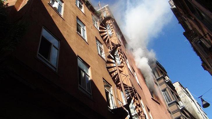 Beyoğlu'nda otelde yangın paniği