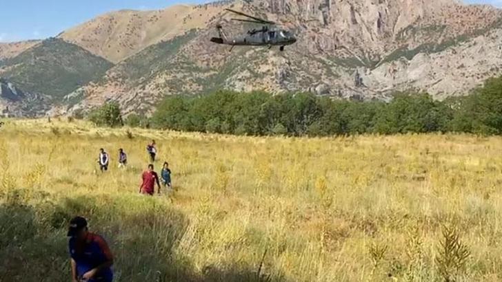 Orman yangınına giden işçiler ve AFAD personeli Sikorsky ile taşındı