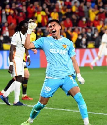 Göztepe'de kaleci İrfan Can'a Fenerbahçe talip