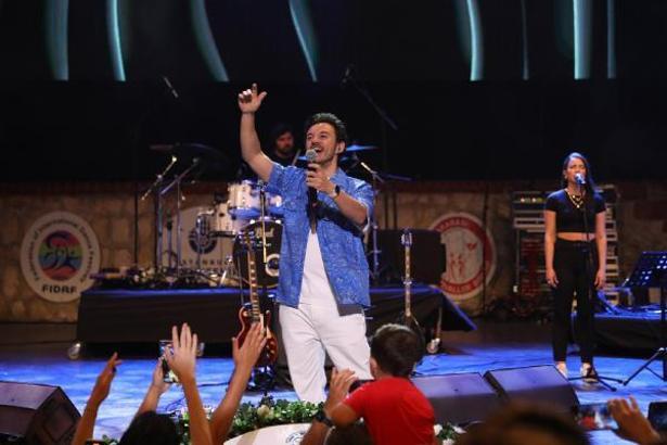 Şarkıcı Buray, İstanbul Kültür ve Sanat Festivali’nde sahne aldı