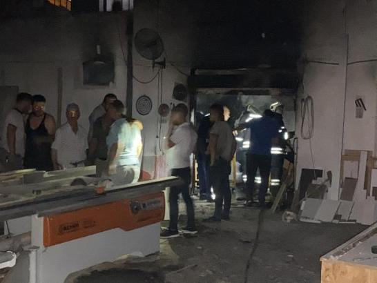 Marangoz atölyesinde çıkan yangın söndürüldü