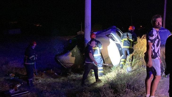 Elektrik direğine çarpan otomobildeki 6 kişi yaralandı