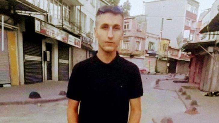 Dövülüp öldürüldü, otomobilden yola atıldı