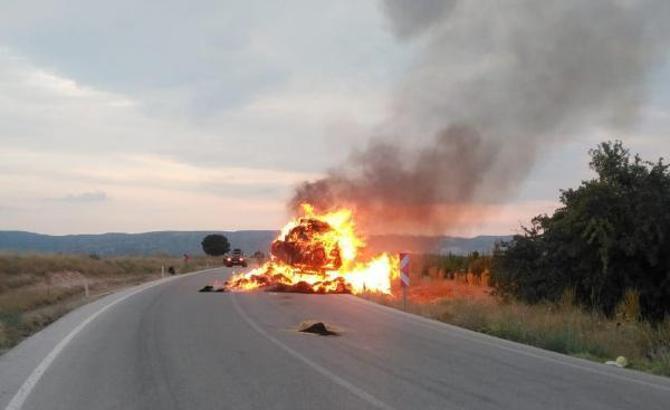 İki römork saman yandı