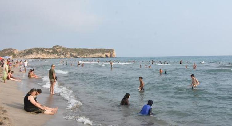 Patara Plajı'nda ziyaretçi yoğunluğu
