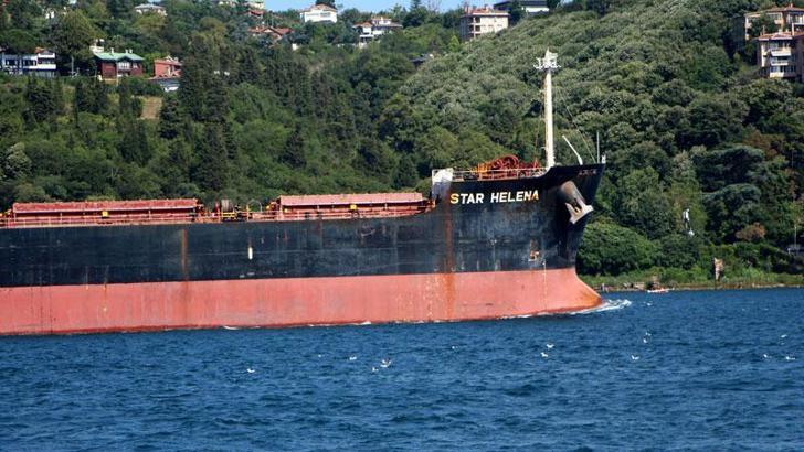 Tahıl yüklü 'Star Helena' İstanbul Boğazı'ndan geçti
