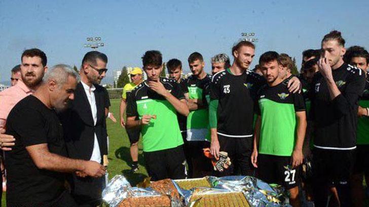Akhisarspor'da bu kez de 'baklava ikramı kadro dışı bıraktı' kaosu