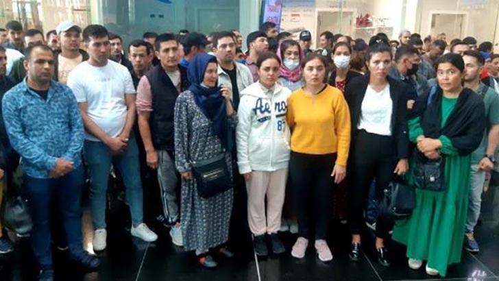 Ülkelerine dönmek isteyen Türkmenistan vatandaşları yetkililerden yardım bekliyor