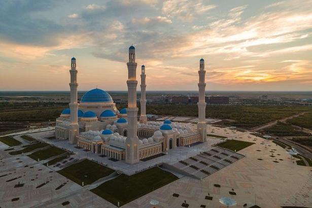 Guinness’e aday Nur Sultan Büyük Camii açıldı