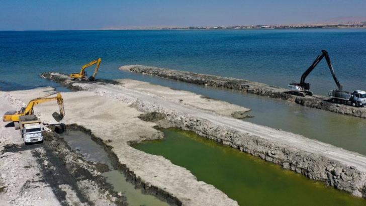 Van Gölü, 400 bin metreküp balçık ve çamurdan kurtarıldı