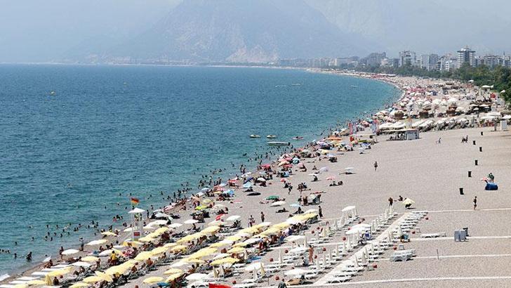 Antalya'da hafta sonu sahiller doldu