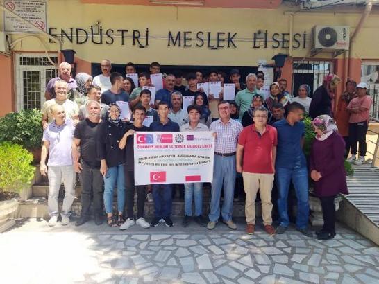 Meslek liseli öğrenciler 21 günlük staj için Polonya'ya gitti