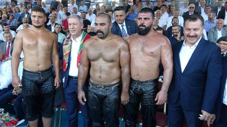 Bakan Akar, Kurtdereli güreşlerinin final gününe katıldı
