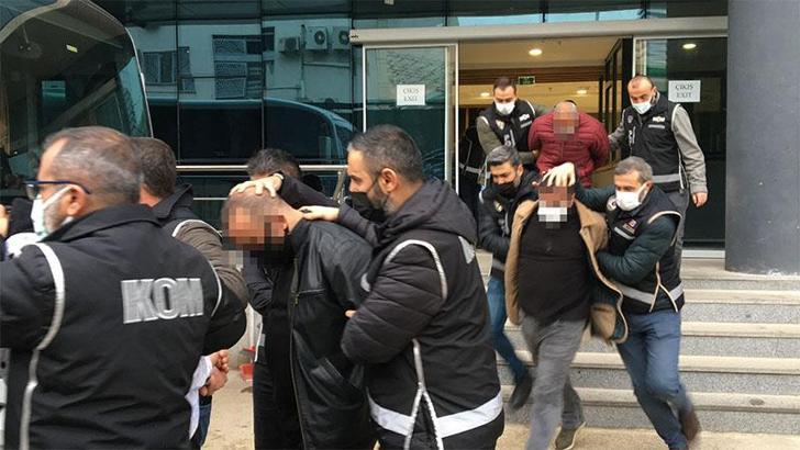 Kelepçeli ve polis yelekli suç örgütüne 3 tahliye