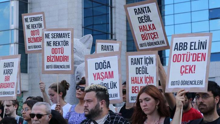 ODTÜ'lü öğrencilerden ABB önünde 'yol' protestosu