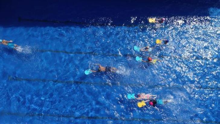 Balıkesir'de 100 binden fazla çocuk yüzme öğrendi
