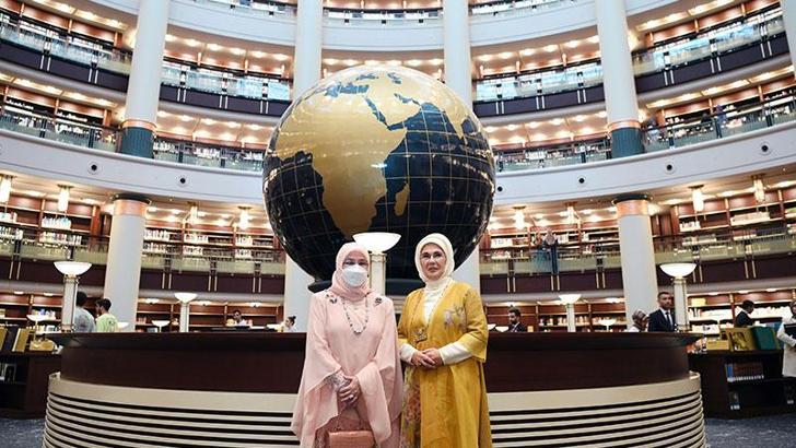 Emine Erdoğan, Malezya Kraliçesi Tunku Azizah ile bir araya geldi
