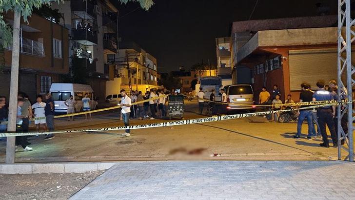 Çocuk parkı önünde silahlı saldırı: 2 ağır yaralı