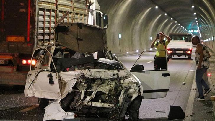 Tünelde takla atan otomobilden fırlayan sürücü hayatını kaybetti