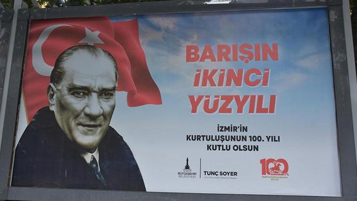 İzmir'de 9 Eylül afişleri tartışma yarattı